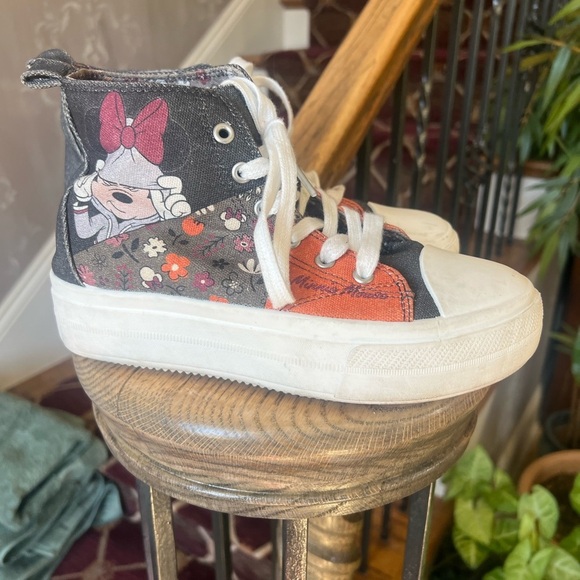 Minnie mouse platform, high tops, girls size 4 canvas very good condition - Picture 8 of 13